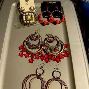 Lot of 4 earrings all good condition